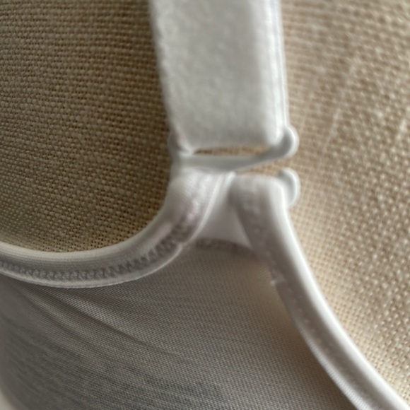 Hanes women’s XTemp convertible straps White perfect coverage wire free bra Sz S - Picture 6 of 9